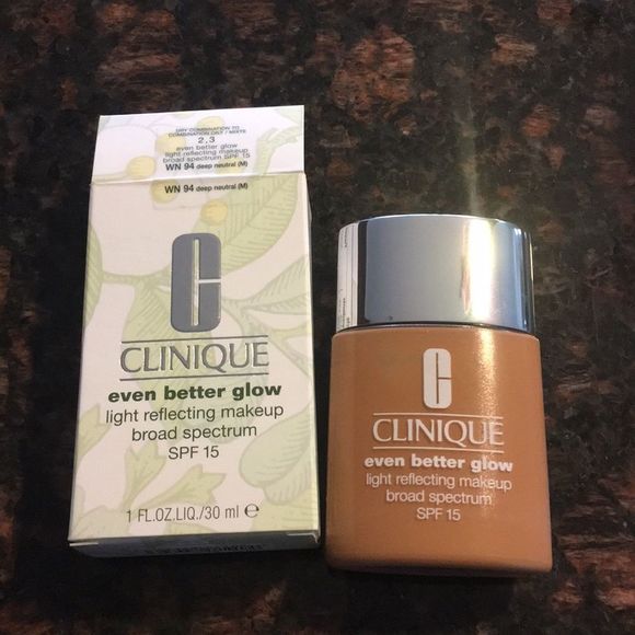 Clinique Other - Clinique Even Better Glow WN 94 Deep Neutral